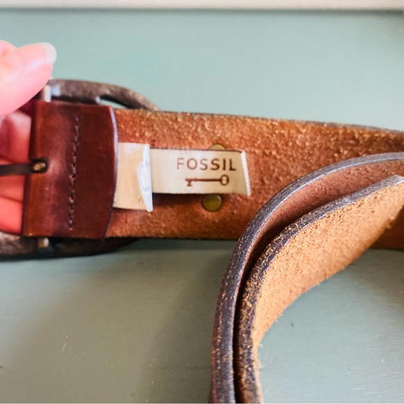 Fossil Women's Vintage 90s Brown Leather Belt with Bronzed Brass Buckle - Picture 3 of 5